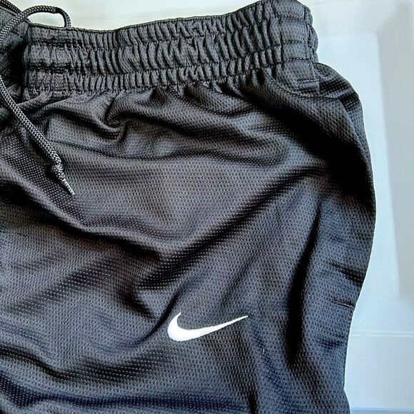 Nike Dri-Fit lightweight workout pants with ZIPPERED POCKETS! - Picture 4 of 6